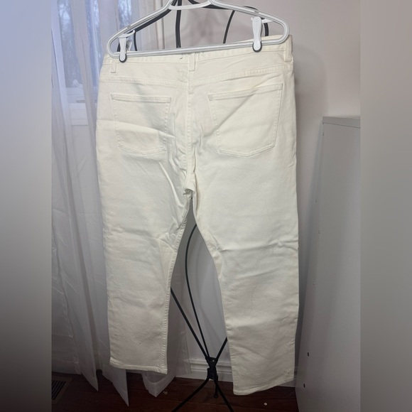 THE ROW Ashland Cropped Straight-Leg Jeans
 
Retail 550usd - Picture 4 of 8